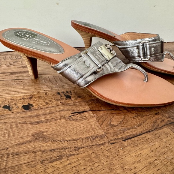 New Coach Alberta Kitten Heel Metallic Silver Shoes Sandals Women's Size 6 - Picture 1 of 7